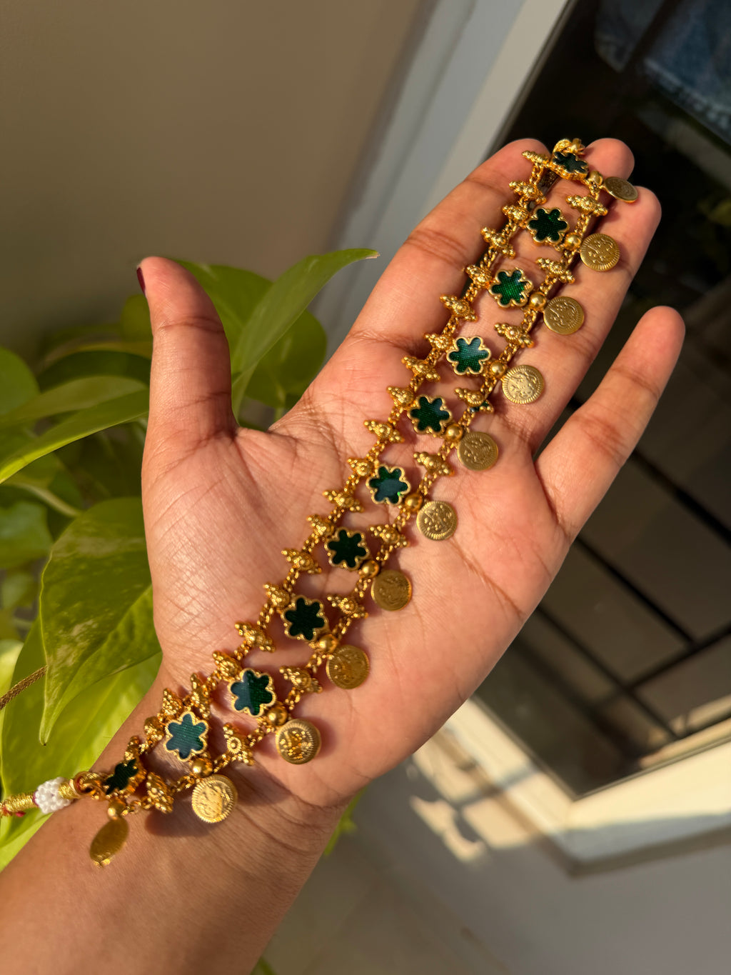 Emerald Cloves Choker