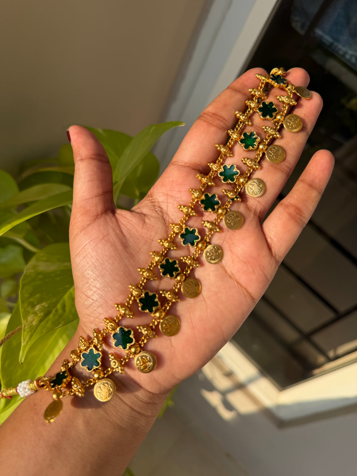 Emerald Cloves Choker