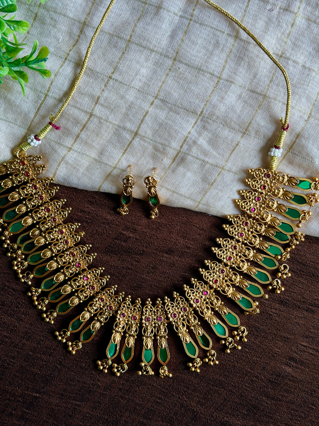 Manjari Heavy Emerald Necklace