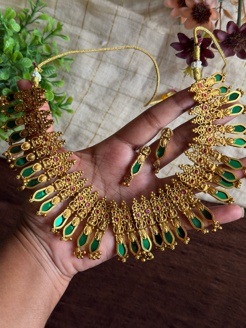 Manjari Heavy Emerald Necklace