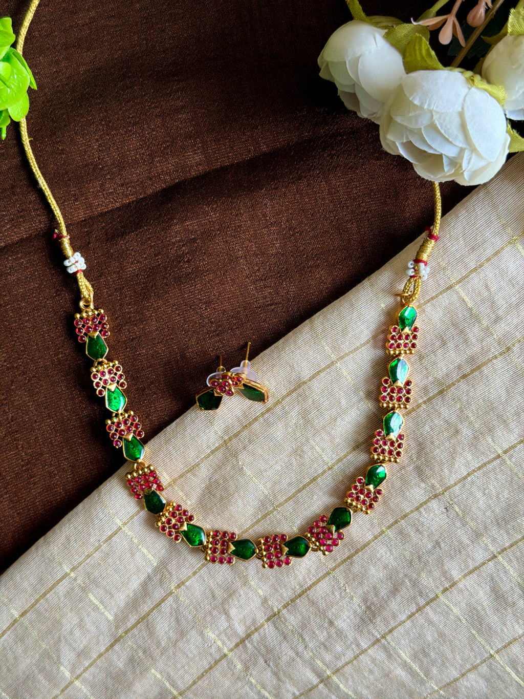 Vaiga Necklace Set