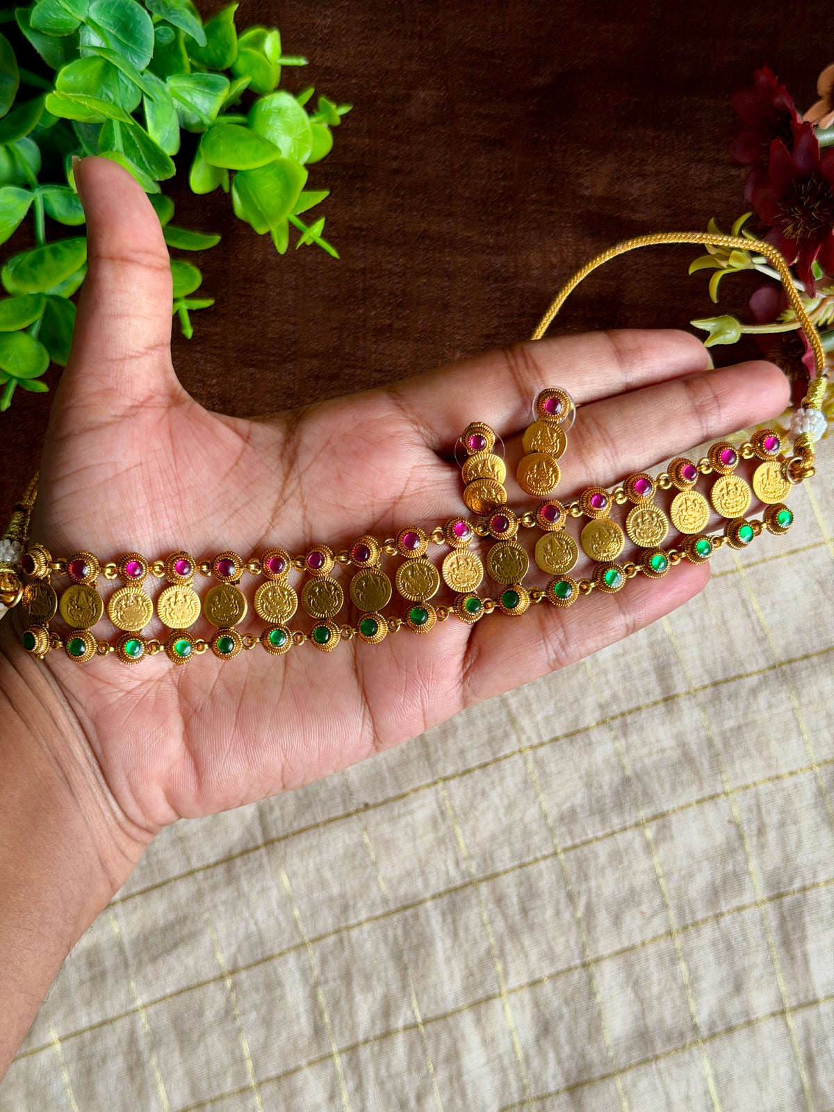 Coin Choker With Stones