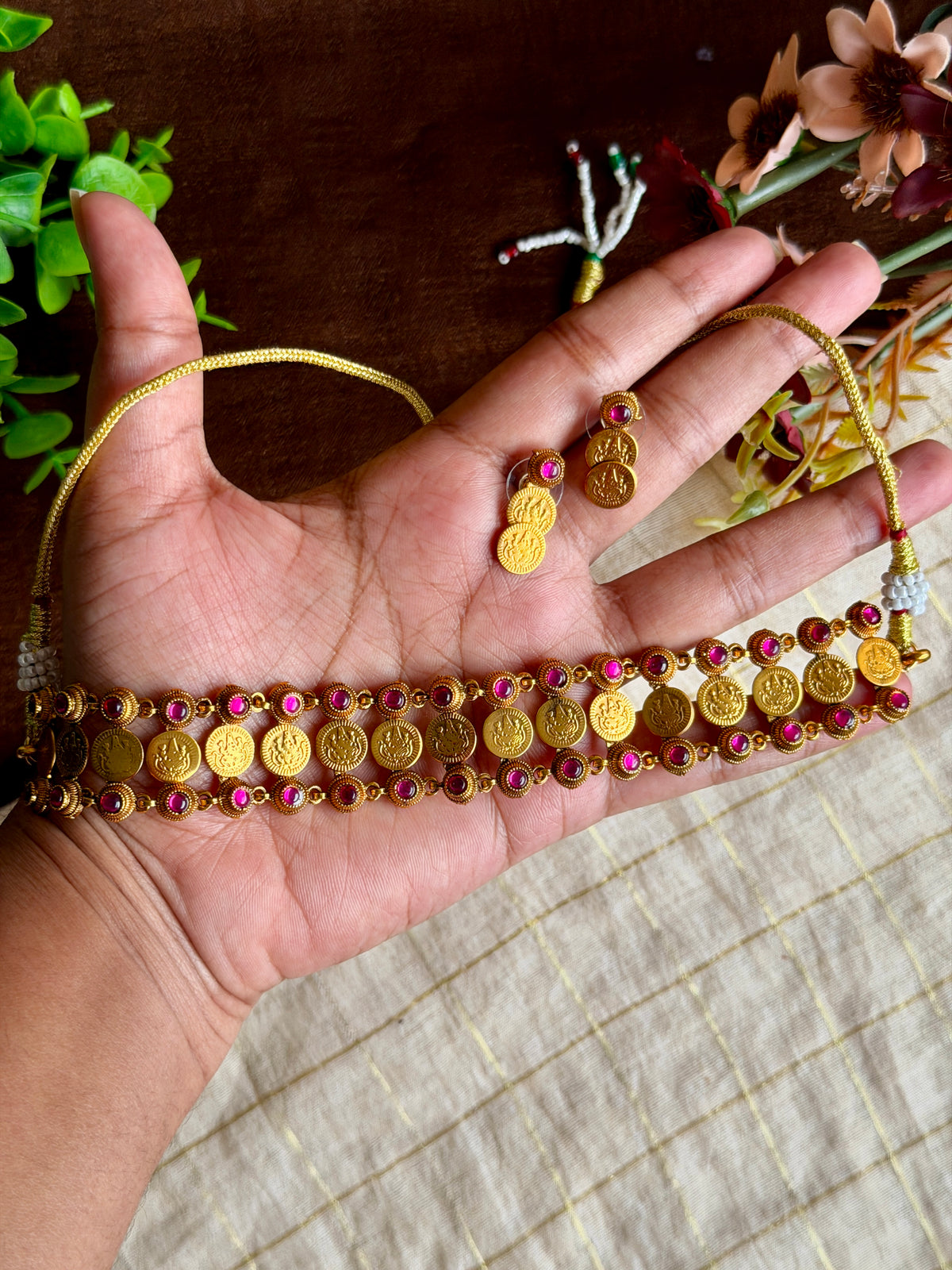 Coin Choker With Stones